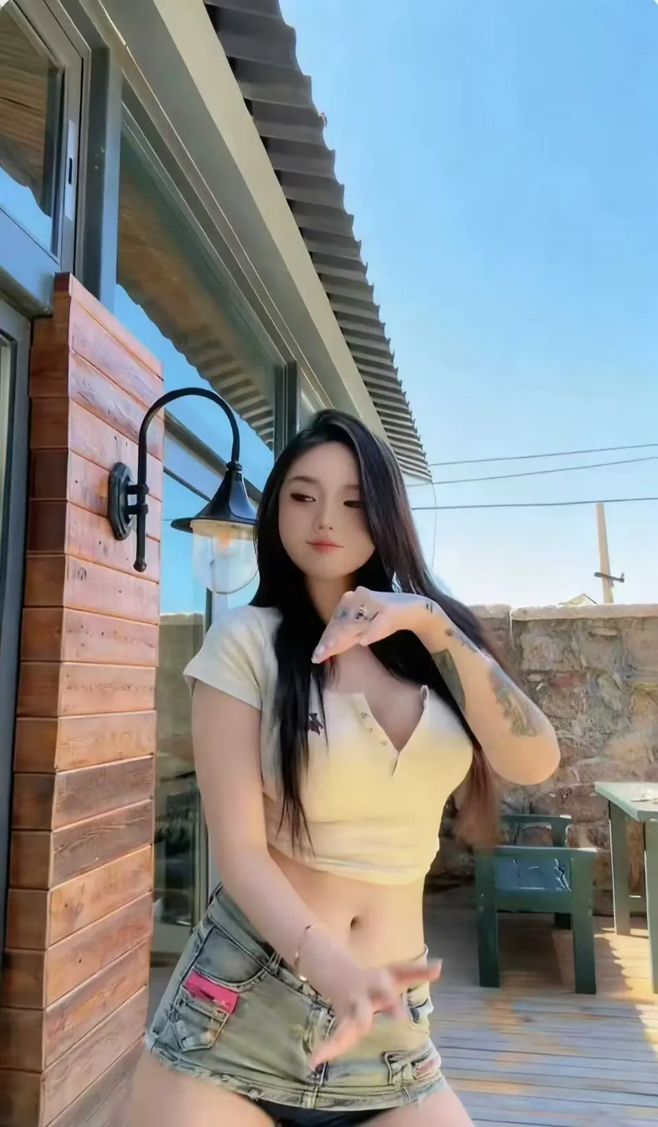 《Meena 成美男》高清全集中文版未删减免费在线看-资源全面开放获取-网盘观看便捷备份存储-无广告插入畅享观影体验-一次看遍Meena 成美男